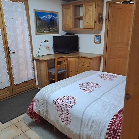 A4 km de Megève très joli studio avec jacuzzi ,vue sur les montagnes au calme Praz-sur-Arly Esterno foto