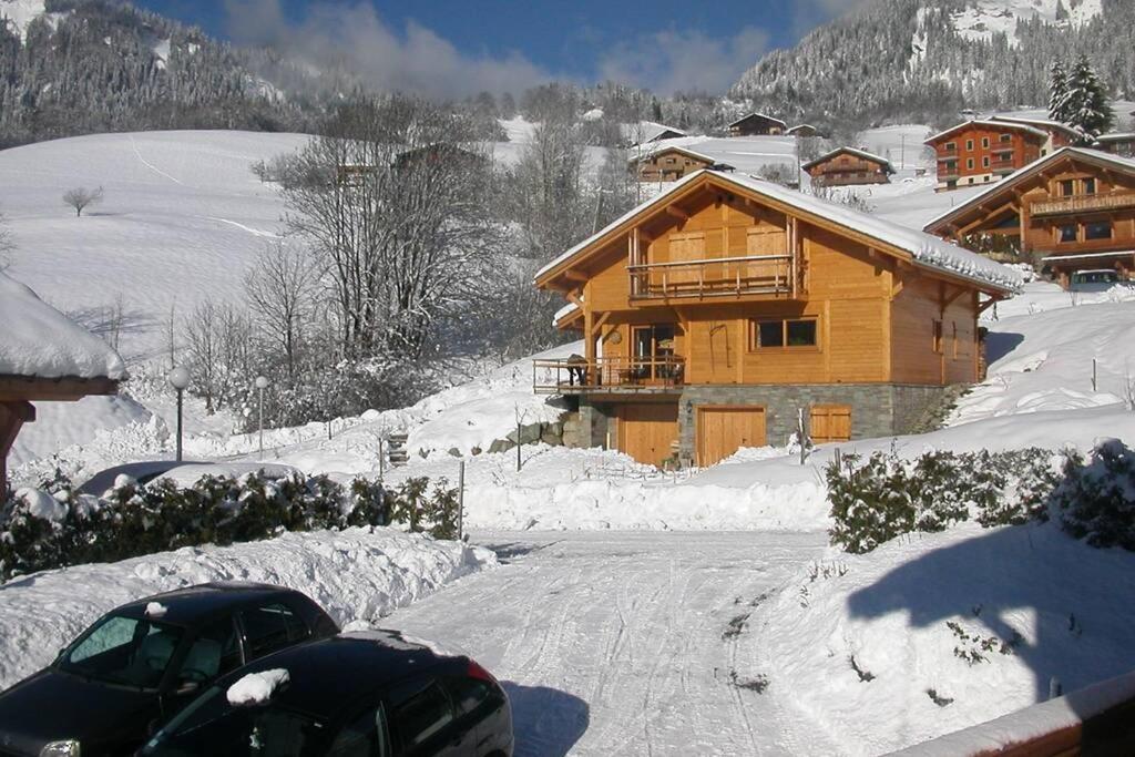 A4 km de Megève très joli studio avec jacuzzi ,vue sur les montagnes au calme Praz-sur-Arly Esterno foto