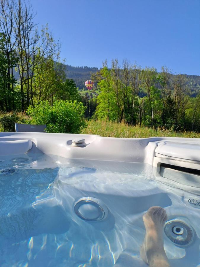A4 km de Megève très joli studio avec jacuzzi ,vue sur les montagnes au calme Praz-sur-Arly Esterno foto