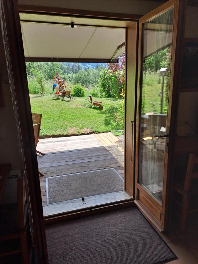 A4 km de Megève très joli studio avec jacuzzi ,vue sur les montagnes au calme Praz-sur-Arly Esterno foto