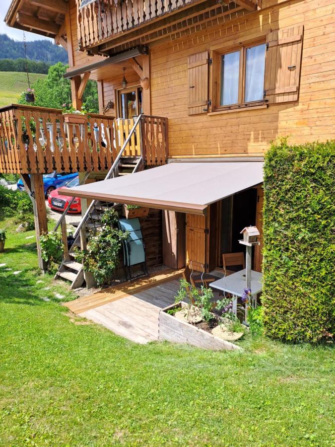 A4 km de Megève très joli studio avec jacuzzi ,vue sur les montagnes au calme Praz-sur-Arly Esterno foto